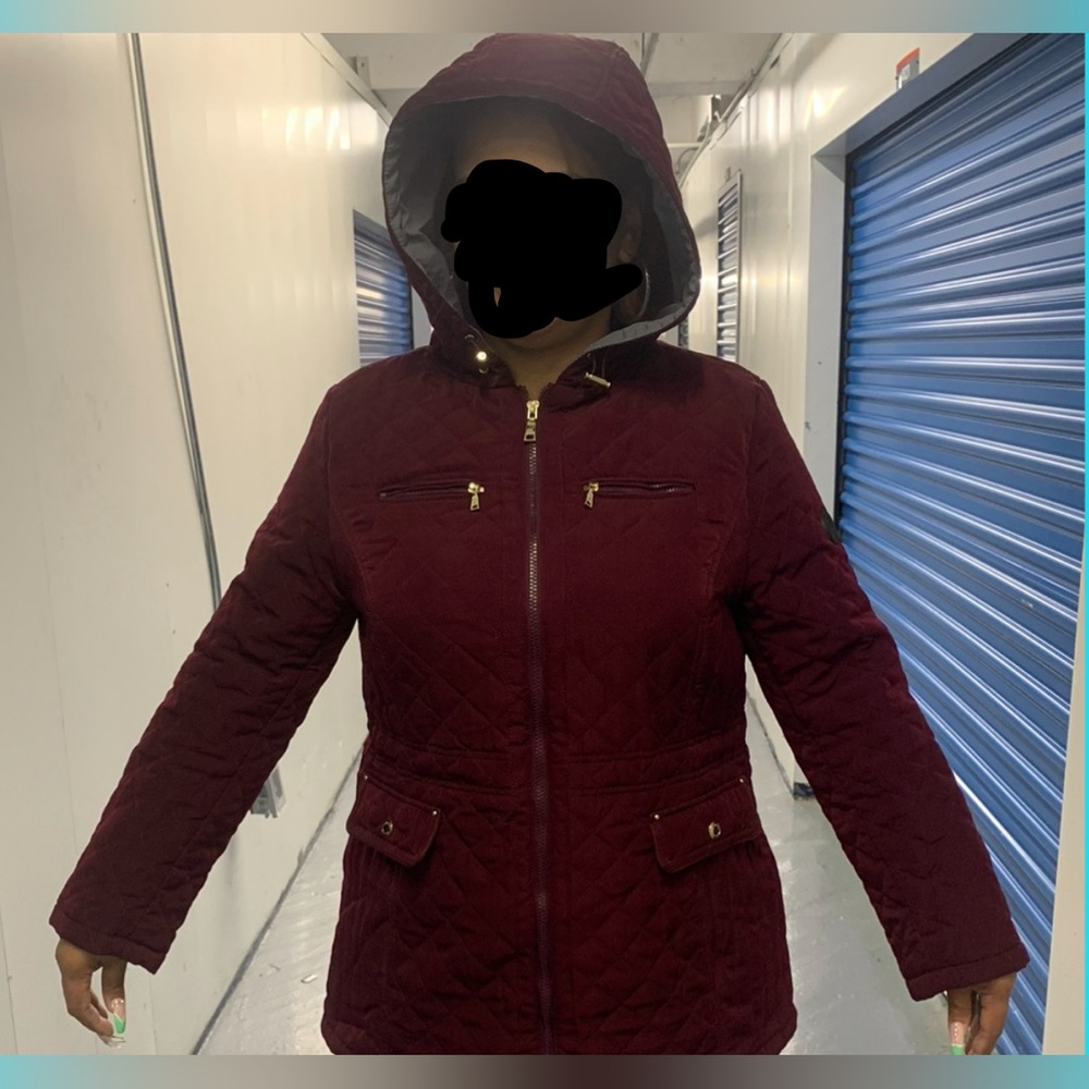 Its a winter coat never worn the color i put its red but its more a burgundy.